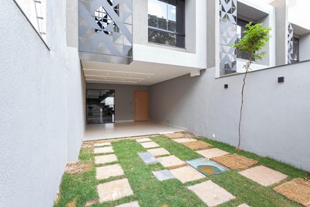 Casa à venda com 130m², 2 quartos e 2 vagas Casa à venda com 130m², 2 quartos e 2 vagasGaragem