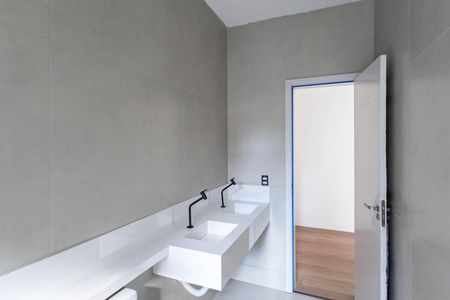 Casa à venda com 130m², 2 quartos e 2 vagas Casa à venda com 130m², 2 quartos e 2 vagasBanheiro da suíte