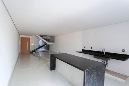 Sala/Cozinha de casa à venda com 2 quartos, 130m² em Manacás, Belo Horizonte