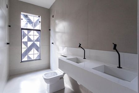 Casa à venda com 130m², 2 quartos e 2 vagas Casa à venda com 130m², 2 quartos e 2 vagasBanheiro da suíte