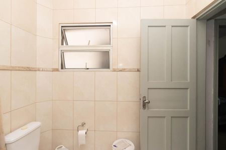 Casa à venda com 270m², 4 quartos e 4 vagasBanheiro 2