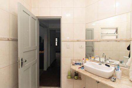 Casa à venda com 270m², 4 quartos e 4 vagasBanheiro 2