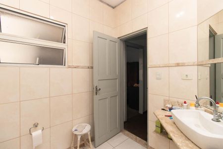 Casa à venda com 270m², 4 quartos e 4 vagasBanheiro 2