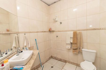 Casa à venda com 270m², 4 quartos e 4 vagasBanheiro 2