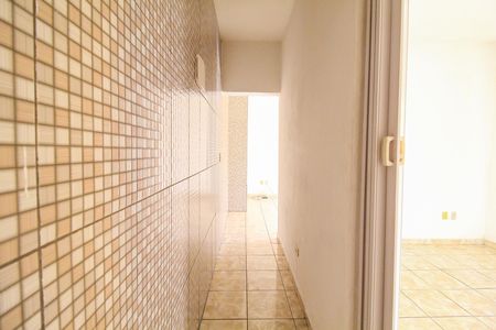 Corredor de casa para alugar com 1 quarto, 50m² em Jardim das Camelias, São Paulo