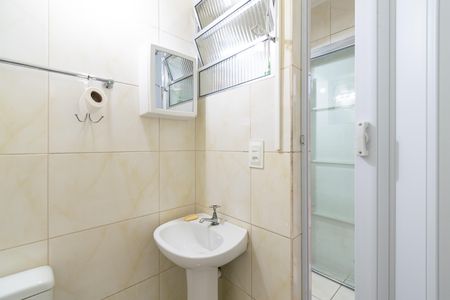 Banheiro  de casa para alugar com 1 quarto, 22m² em Parque Jabaquara, São Paulo