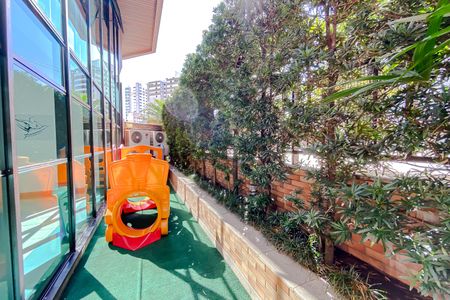 Apartamento à venda com 132m², 3 quartos e 3 vagas Apartamento à venda com 132m², 3 quartos e 3 vagasÁrea comum - Playground
