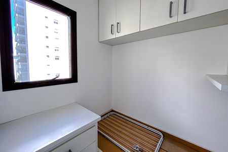 Apartamento à venda com 132m², 3 quartos e 3 vagas Apartamento à venda com 132m², 3 quartos e 3 vagasQuarto de Serviço