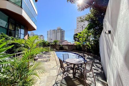 Apartamento à venda com 132m², 3 quartos e 3 vagas Apartamento à venda com 132m², 3 quartos e 3 vagasÁrea comum - Piscina