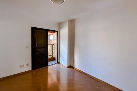 Apartamento à venda com 132m², 3 quartos e 3 vagas Apartamento à venda com 132m², 3 quartos e 3 vagasQuarto 1 - Suíte