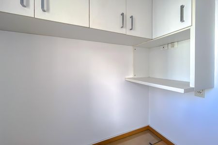 Apartamento à venda com 132m², 3 quartos e 3 vagas Apartamento à venda com 132m², 3 quartos e 3 vagasQuarto de Serviço