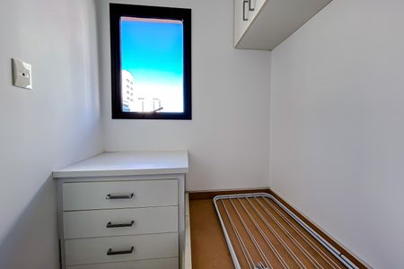 Apartamento à venda com 132m², 3 quartos e 3 vagas Apartamento à venda com 132m², 3 quartos e 3 vagasQuarto de Serviço