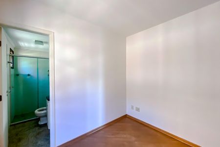 Apartamento à venda com 132m², 3 quartos e 3 vagas Apartamento à venda com 132m², 3 quartos e 3 vagasQuarto 2 - Suíte
