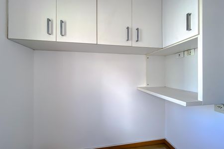 Apartamento à venda com 132m², 3 quartos e 3 vagas Apartamento à venda com 132m², 3 quartos e 3 vagasQuarto de Serviço