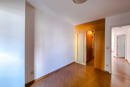 Apartamento à venda com 132m², 3 quartos e 3 vagas Apartamento à venda com 132m², 3 quartos e 3 vagasQuarto 1 - Suíte