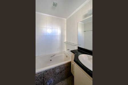 Apartamento à venda com 132m², 3 quartos e 3 vagas Apartamento à venda com 132m², 3 quartos e 3 vagasBanheiro da Suíte
