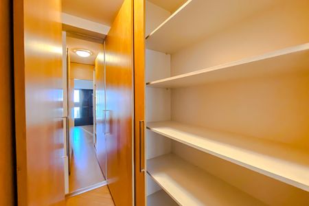 Apartamento à venda com 132m², 3 quartos e 3 vagas Apartamento à venda com 132m², 3 quartos e 3 vagasQuarto 1 - Suíte