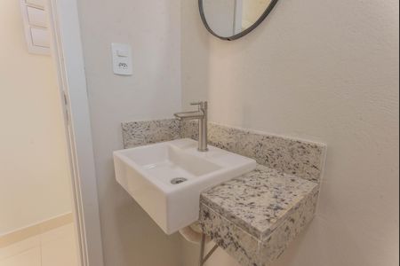 Casa à venda com 164m², 3 quartos e 2 vagas Casa à venda com 164m², 3 quartos e 2 vagasBanheiro