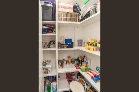 Casa de condomínio à venda com 450m², 4 quartos e 6 vagas Casa de condomínio à venda com 450m², 4 quartos e 6 vagasCozinha - Dispensa