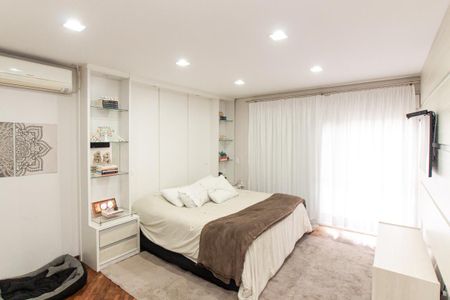 Casa de condomínio à venda com 450m², 4 quartos e 6 vagas Casa de condomínio à venda com 450m², 4 quartos e 6 vagasSuíte 1