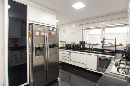 Casa de condomínio à venda com 450m², 4 quartos e 6 vagas Casa de condomínio à venda com 450m², 4 quartos e 6 vagasCozinha