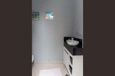 Casa de condomínio à venda com 450m², 4 quartos e 6 vagas Casa de condomínio à venda com 450m², 4 quartos e 6 vagasÁrea de Serviço - Lavabo