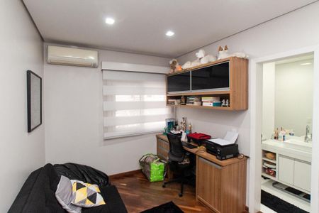 Casa de condomínio à venda com 450m², 4 quartos e 6 vagas Casa de condomínio à venda com 450m², 4 quartos e 6 vagasEscritório