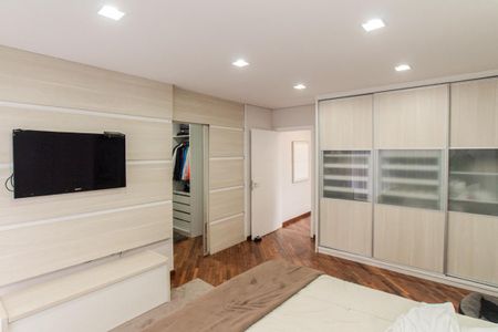 Casa de condomínio à venda com 450m², 4 quartos e 6 vagas Casa de condomínio à venda com 450m², 4 quartos e 6 vagasSuíte 1