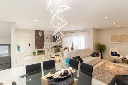 Casa de condomínio à venda com 450m², 4 quartos e 6 vagas Casa de condomínio à venda com 450m², 4 quartos e 6 vagasSala