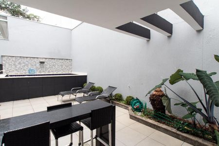 Casa de condomínio à venda com 450m², 4 quartos e 6 vagas Casa de condomínio à venda com 450m², 4 quartos e 6 vagasÁrea gourmet e Piscina