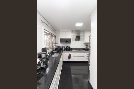 Casa de condomínio à venda com 450m², 4 quartos e 6 vagas Casa de condomínio à venda com 450m², 4 quartos e 6 vagasCozinha