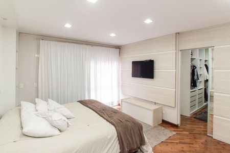 Casa de condomínio à venda com 450m², 4 quartos e 6 vagas Casa de condomínio à venda com 450m², 4 quartos e 6 vagasSuíte 1