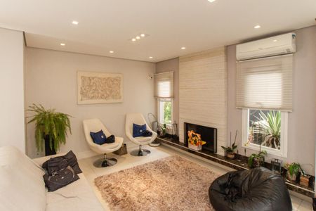 Casa de condomínio à venda com 450m², 4 quartos e 6 vagas Casa de condomínio à venda com 450m², 4 quartos e 6 vagasSala