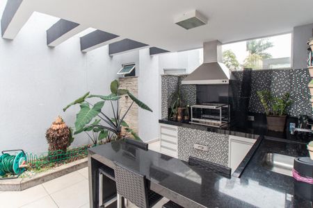 Casa de condomínio à venda com 450m², 4 quartos e 6 vagas Casa de condomínio à venda com 450m², 4 quartos e 6 vagasÁrea gourmet e Piscina