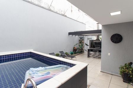 Casa de condomínio à venda com 450m², 4 quartos e 6 vagas Casa de condomínio à venda com 450m², 4 quartos e 6 vagasÁrea gourmet e Piscina