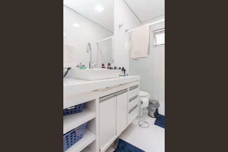 Casa de condomínio à venda com 450m², 4 quartos e 6 vagas Casa de condomínio à venda com 450m², 4 quartos e 6 vagasBanheiro da Suíte 2