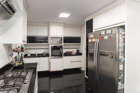 Casa de condomínio à venda com 450m², 4 quartos e 6 vagas Casa de condomínio à venda com 450m², 4 quartos e 6 vagasCozinha