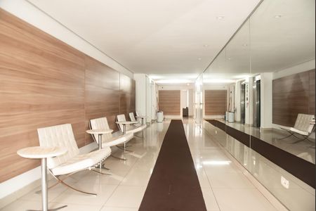 Apartamento à venda com 84m², 2 quartos e 2 vagasHall social
