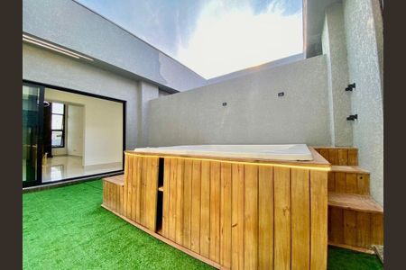 Casa para alugar com 135m², 3 quartos e 2 vagas Casa para alugar com 135m², 3 quartos e 2 vagasVaranda