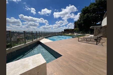 Apartamento à venda com 250m², 4 quartos e 4 vagas Apartamento à venda com 250m², 4 quartos e 4 vagasÁrea comum - Piscina