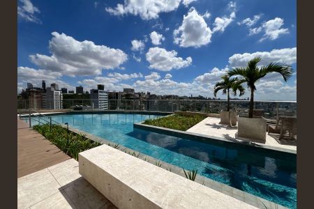 Apartamento à venda com 250m², 4 quartos e 4 vagas Apartamento à venda com 250m², 4 quartos e 4 vagasÁrea comum - Piscina