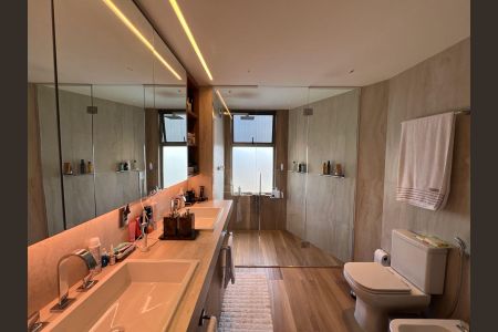 Apartamento à venda com 250m², 4 quartos e 4 vagas Apartamento à venda com 250m², 4 quartos e 4 vagasSuíte master