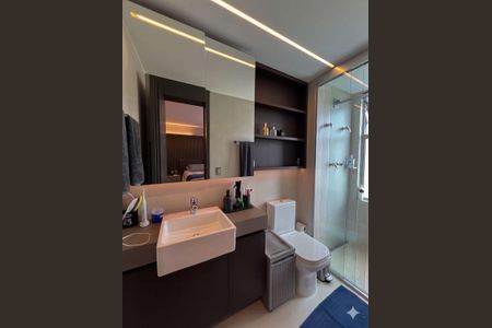 Apartamento à venda com 250m², 4 quartos e 4 vagas Apartamento à venda com 250m², 4 quartos e 4 vagasSala íntima