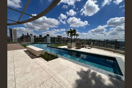 Apartamento à venda com 250m², 4 quartos e 4 vagas Apartamento à venda com 250m², 4 quartos e 4 vagasÁrea comum - Piscina