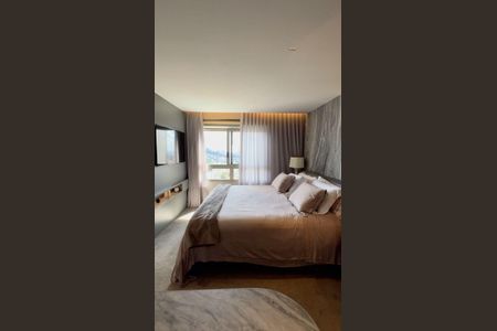 Apartamento à venda com 250m², 4 quartos e 4 vagas Apartamento à venda com 250m², 4 quartos e 4 vagasSuíte master