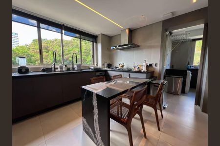 Apartamento à venda com 250m², 4 quartos e 4 vagas Apartamento à venda com 250m², 4 quartos e 4 vagasCozinha