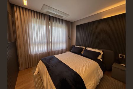 Apartamento à venda com 250m², 4 quartos e 4 vagas Apartamento à venda com 250m², 4 quartos e 4 vagasSuíte 4