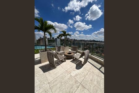 Apartamento à venda com 250m², 4 quartos e 4 vagas Apartamento à venda com 250m², 4 quartos e 4 vagasÁrea comum - Piscina