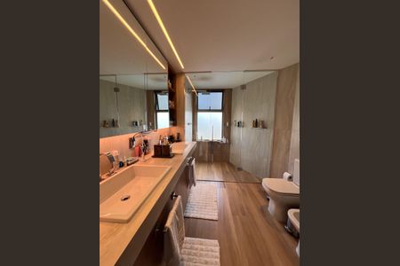 Apartamento à venda com 250m², 4 quartos e 4 vagas Apartamento à venda com 250m², 4 quartos e 4 vagasSuíte master