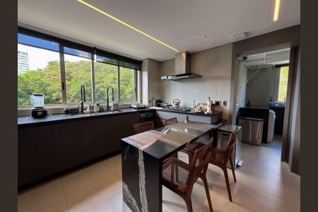 Apartamento à venda com 250m², 4 quartos e 4 vagas Apartamento à venda com 250m², 4 quartos e 4 vagasCozinha